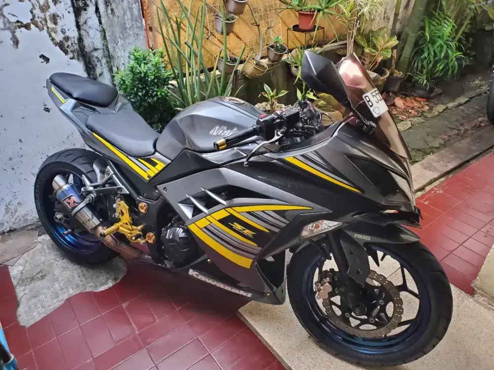 Kawasaki Ninja 250Fi Abu-abu 2014 Modif ringan.