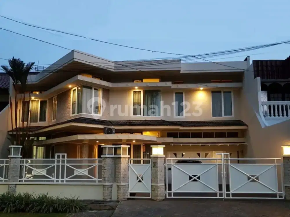 Turun Banyak. Rumah Semi Furnished Cempaka Putih, Jakarta Pusat