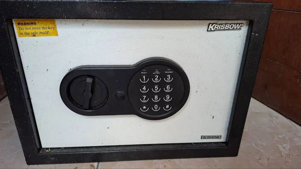 Safety box brankas merk Krisbow