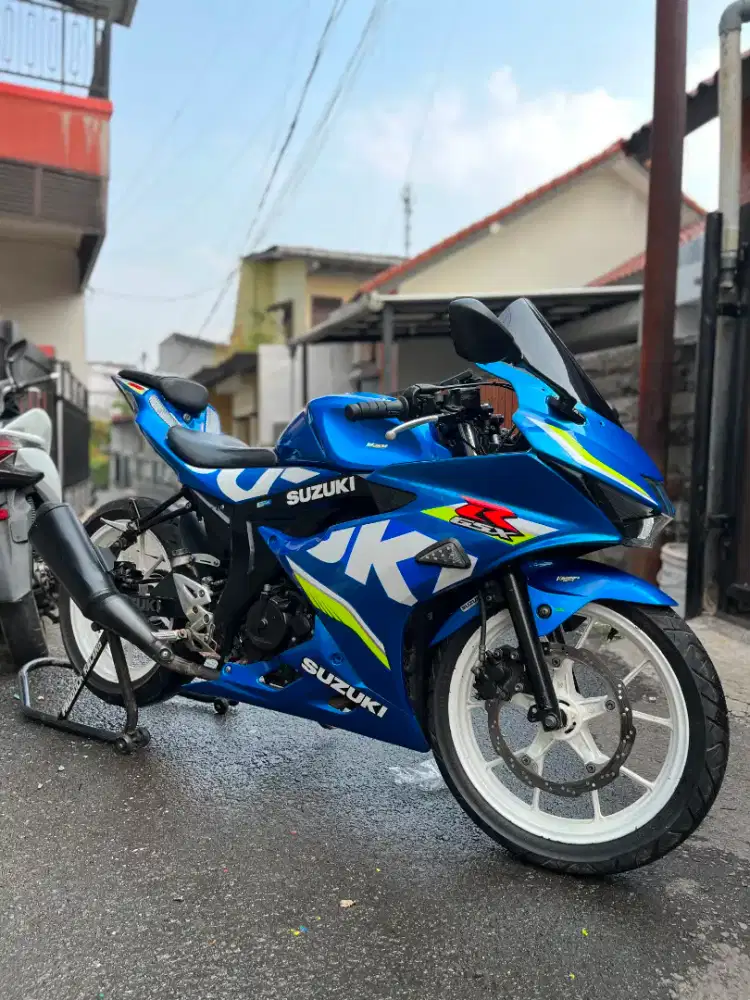 Suzuki gsx r biru gp menyala