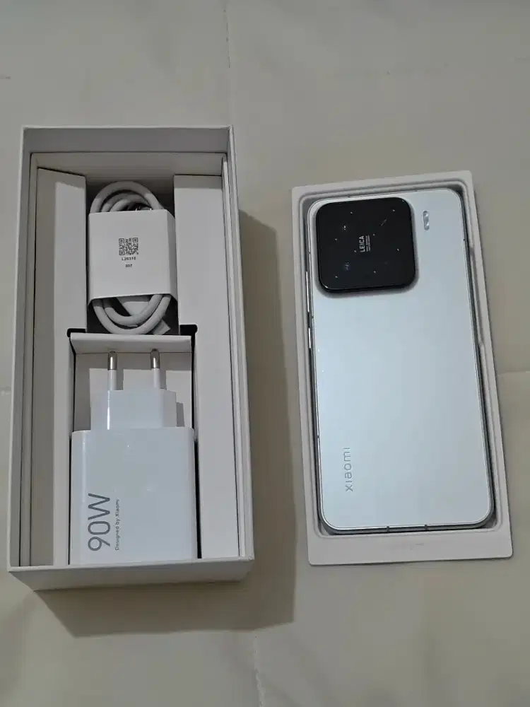 XIAOMI 15 warna putih 12/512