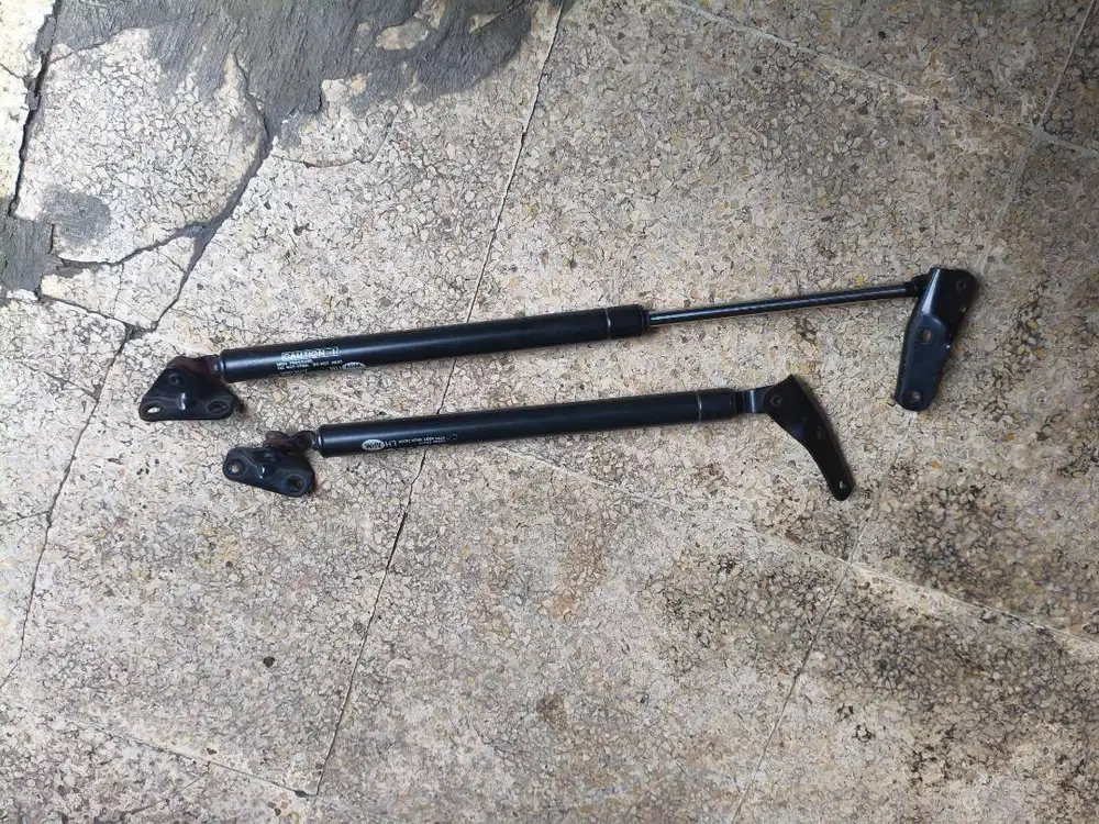 STAYBACKDOOR Kijang Innova 68950-0K211 & 68960-0K211
