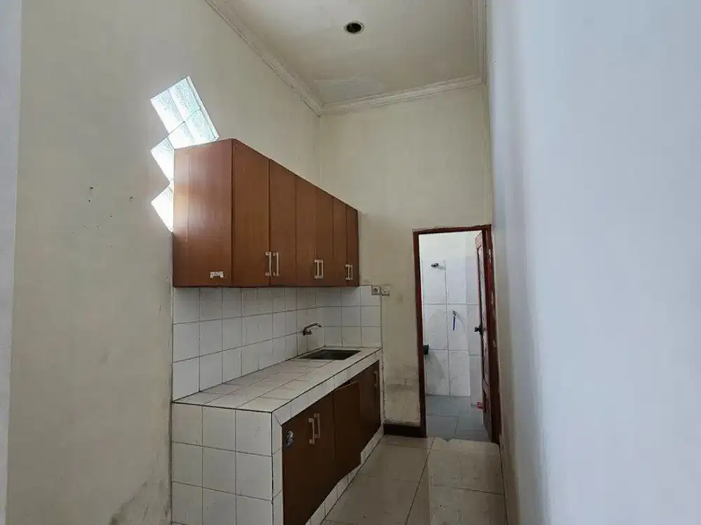 Ruko 3 Lantai 2 menit ke Pizza Hut Disewakan, di Denpasar Barat