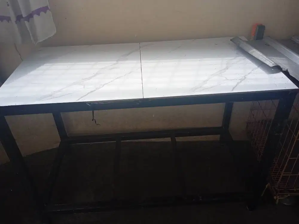 rak besi aquarium atau meja aquarium