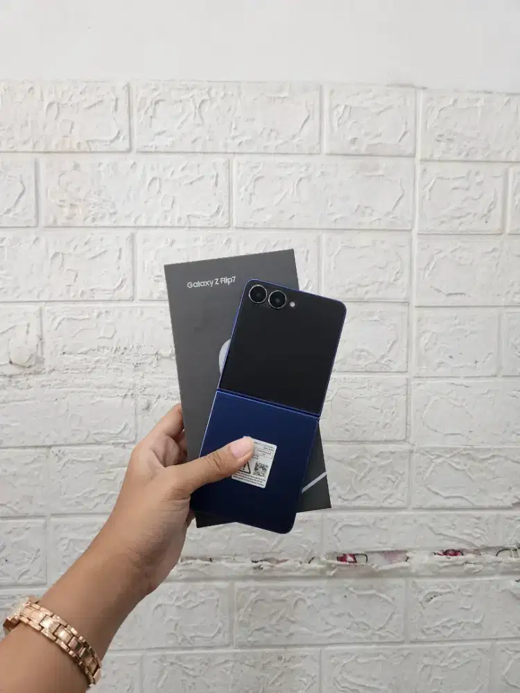 Samsung Z Flip 7 256Gb Perfect - Grs resmi 3 bln #Relax