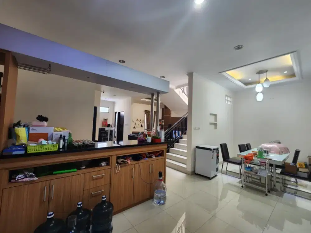 DIJUAL RUMAH BAGUS FULL RENOVASI 3 LANTAI HADAP SELATAN JUAL MURAH DI CITRA GARDEN 2 EXTENSION