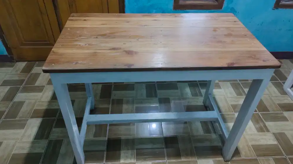 Meja makan set 4 bangku