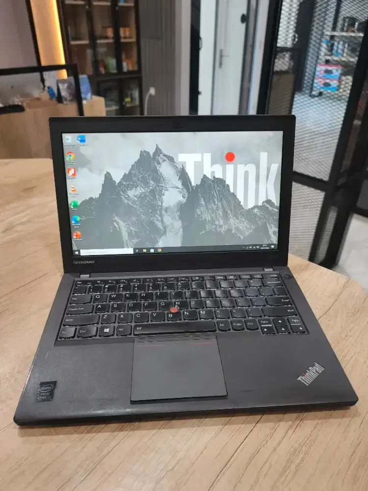 Laptop Tangguh & Portabel: Lenovo ThinkPad X240