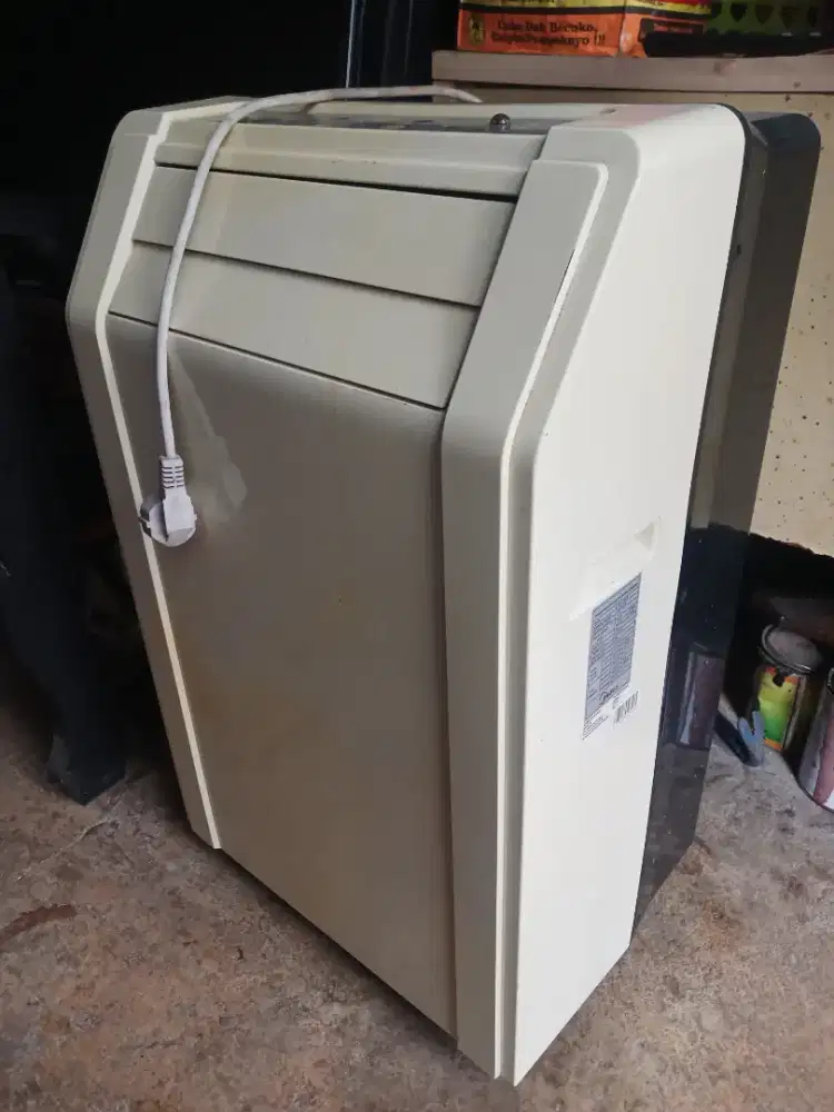 Ac portabel midea 1pk  Kondisi bagus normal jaya utuh monggo
