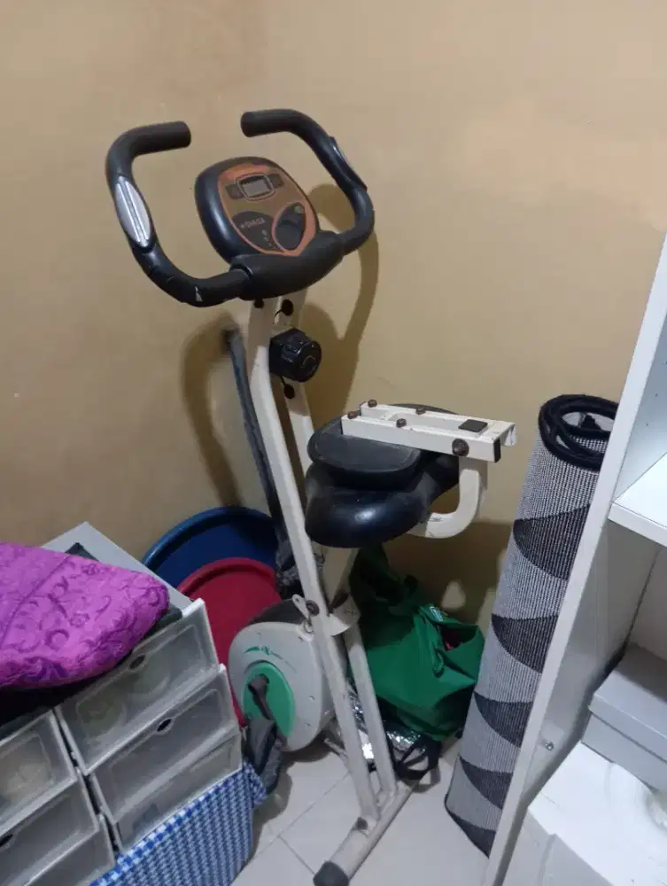 Sepeda statis seperti baru