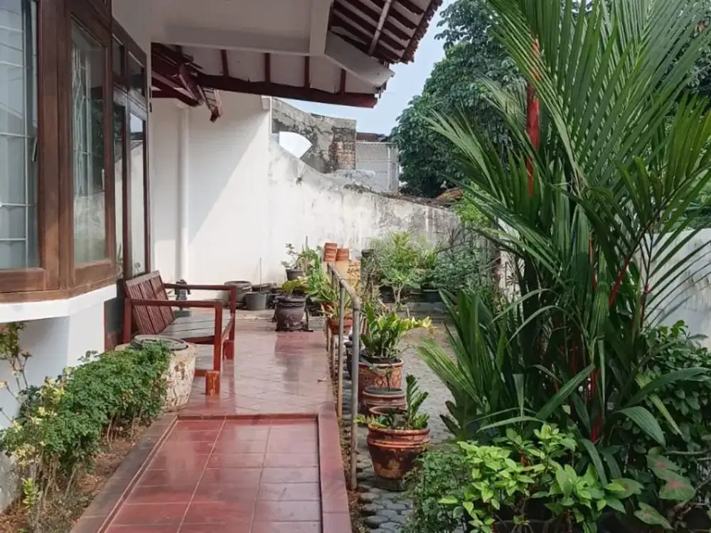 Dijual Rumah Strategis di Tanah Kusir Jakarta Selatan