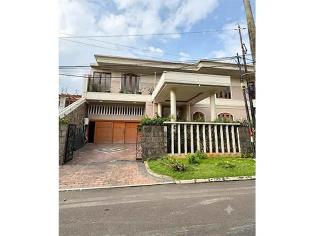 Dijual Rumah mewah Pondok Indah dengan kolam renang