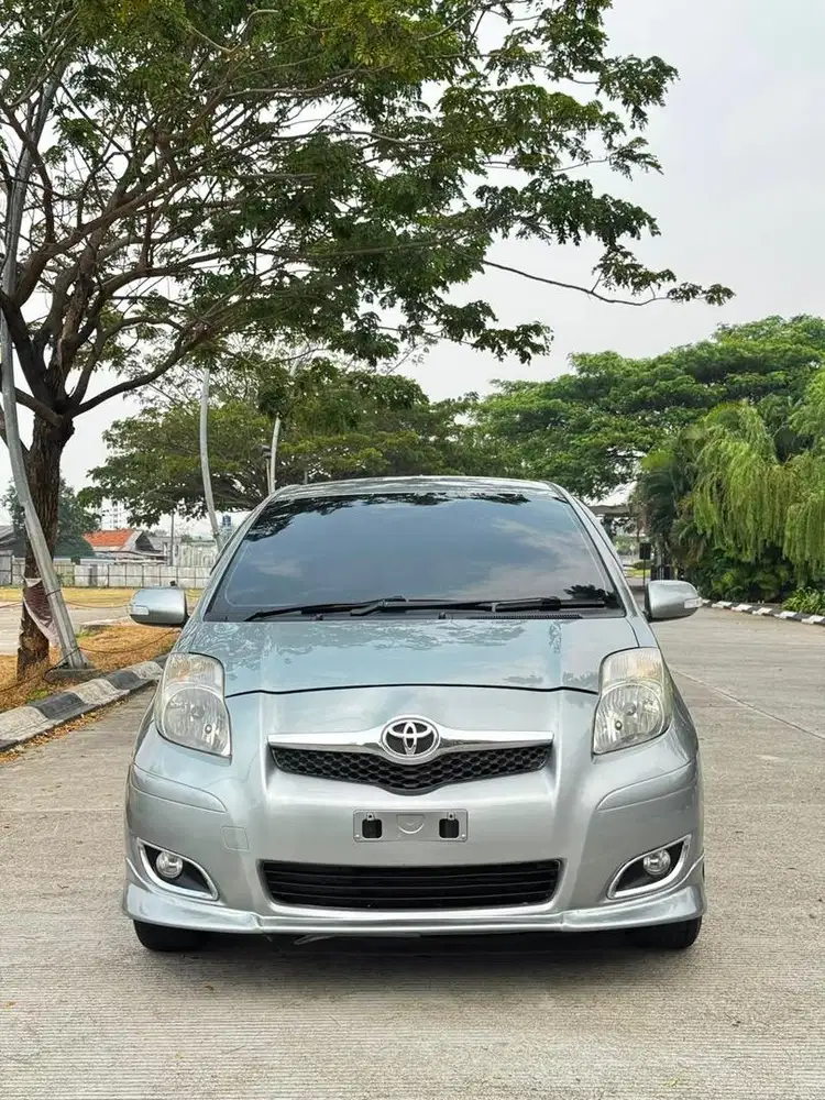 Toyota Yaris S Limited 2011