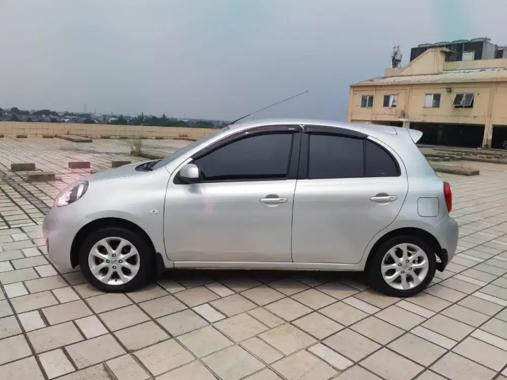Nissan March XS 1,2 AT 2015 Kilometer Rendah