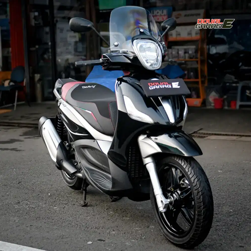 PIAGGIO BEVERLY 350 HITAM 2014 SUPER LOW KM 2000
