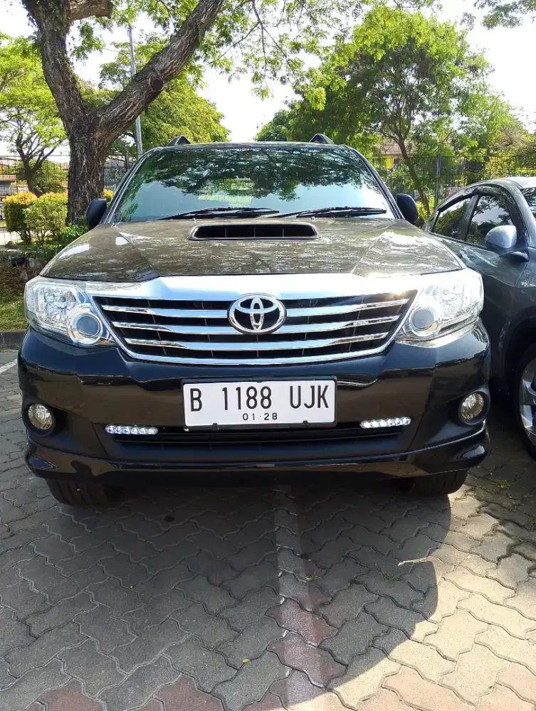 FORTUNER DIESEL 2.5 VNT MT 2012 HITAM