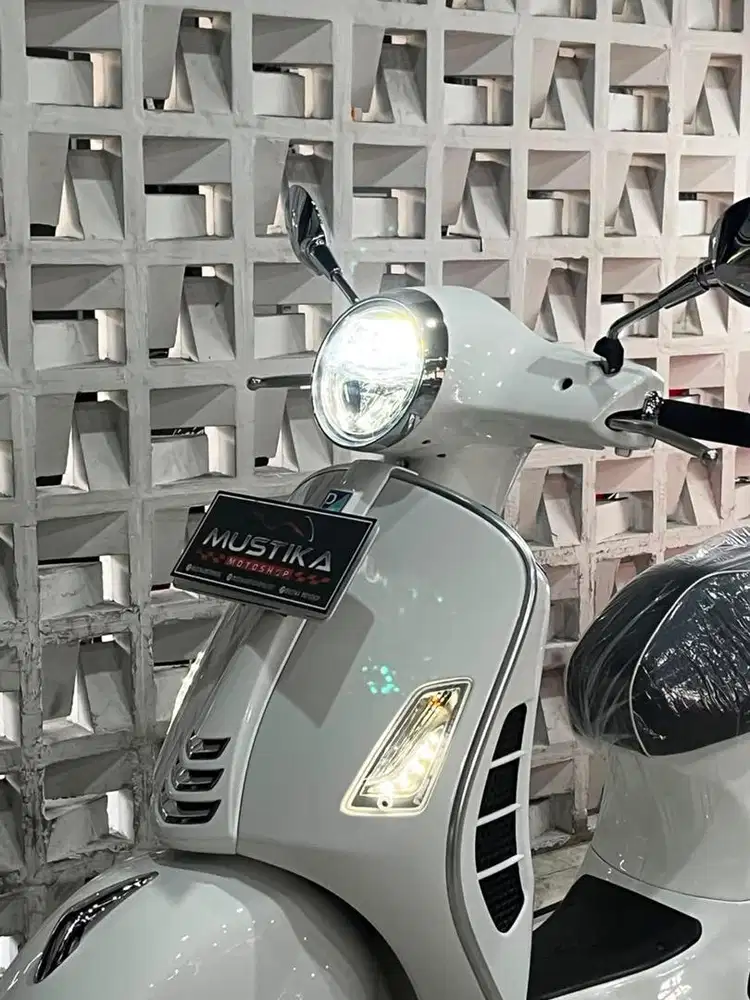 Vespa GTS 150cc 2021 Mulus Unit Simpanan Odo 6 Ribu Km