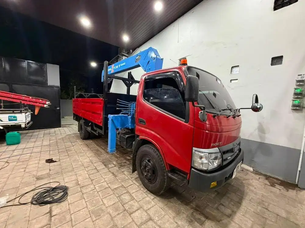 Truck crane dyna 2014 crane tadano fx 3,6 ton 5 section kaki silang