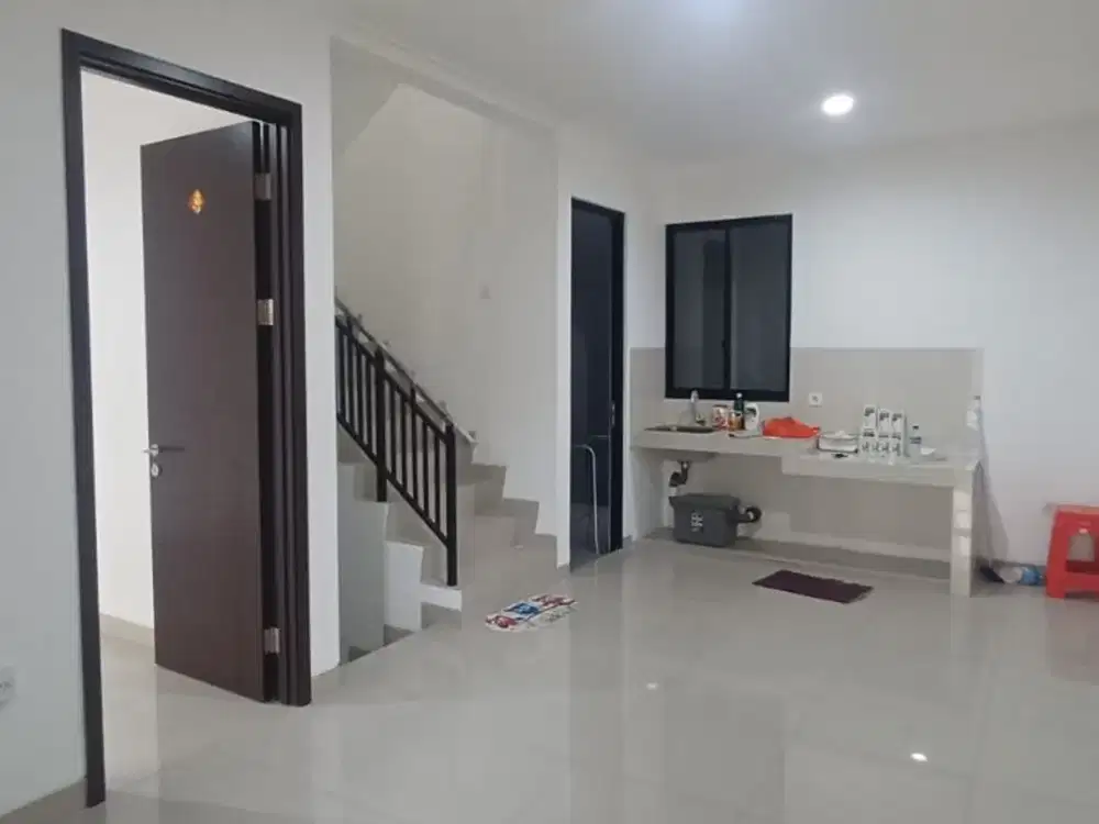 Dijual Cepat Rumah di Milenial Pik 2 Cluster Florida, Lt.6x12.5m2,Kondisi Tersewa, Harga : 1.9M Nego