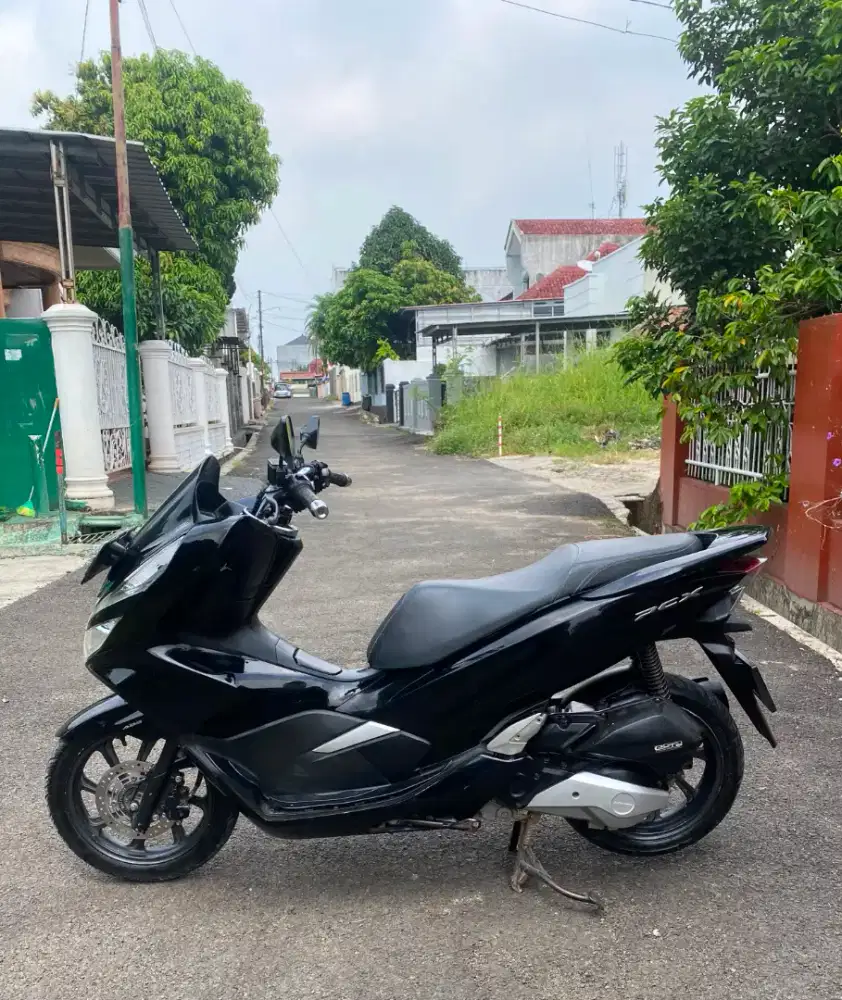 HONDA PCX 150 ABS 2020 LOW KM RECORD DEALER