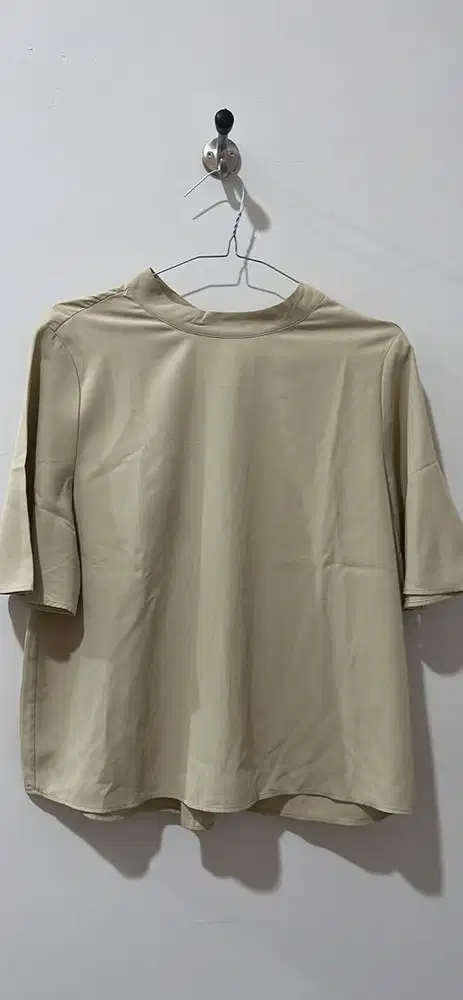 Jual atasan blouse uniqlo cream