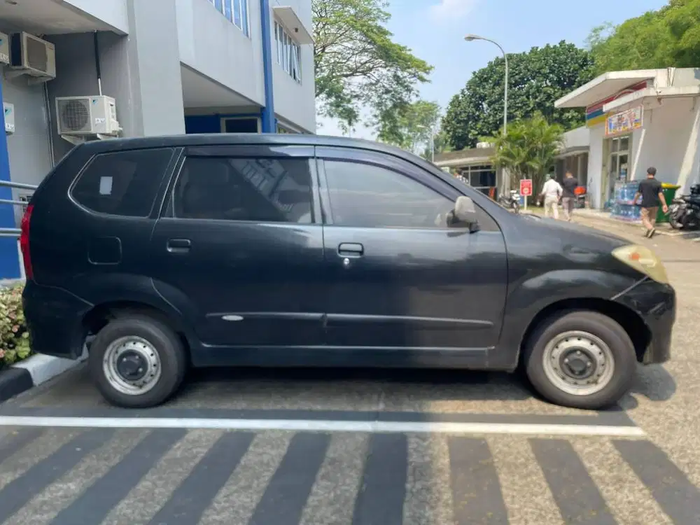 Dijual Daihatsu Xenia 2011