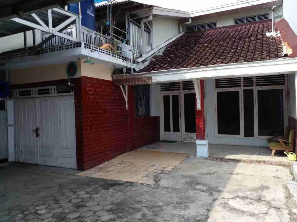 RUMAH INDUK DAN KOST 17  KAMAR  NGANTONG DIJUAL  CEPAT - Yl