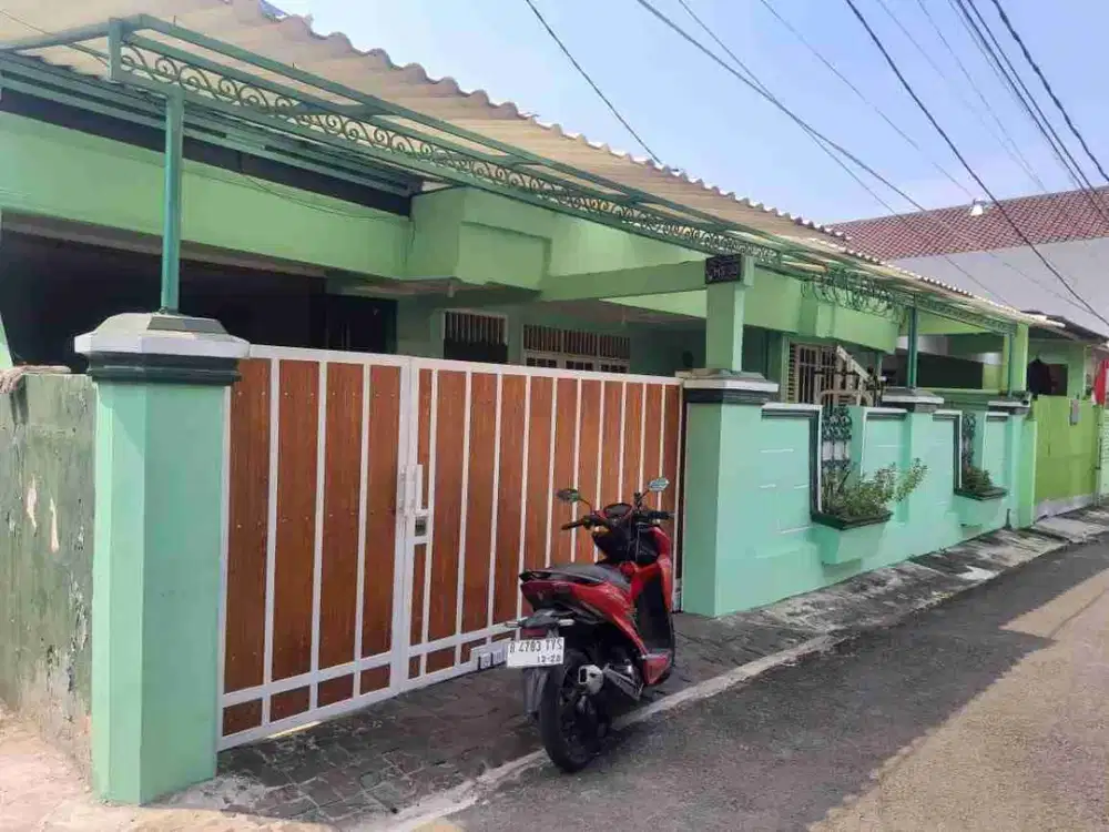 Dijual Rumah Lokasi Strategis Di Kompleks Taman Meruya Ilir, Kembangan, Jakarta Barat. Asri, Nyaman, Dekat Taman, Dan Bebas Banjir.