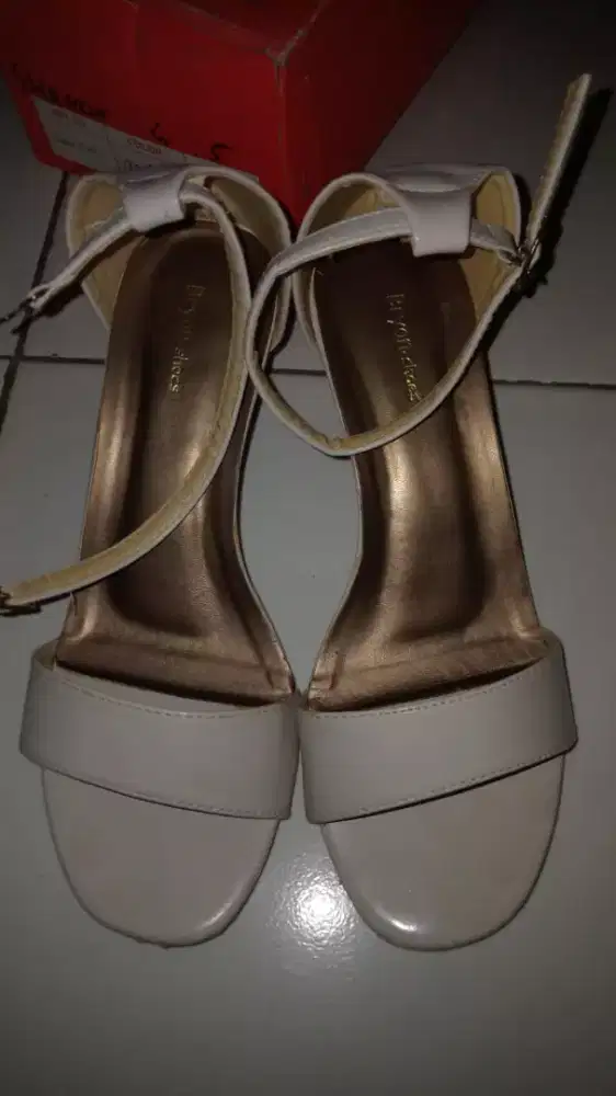 Jual heels no minus