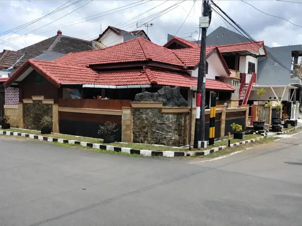 Rumah Joglo Elegan Area Sulfat Agung Kota Malang. Dekat Plaza Araya, Velodrome Malang, Malang Creative Center (MCC), Terminal Arjosari, Exit Tol. MNLM