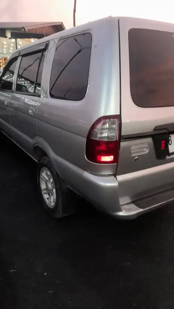 Isuzu panther plat B dijual