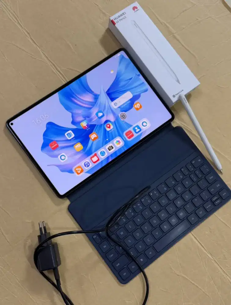 Huawei Mate Pad Pro 11 2022 8/256GB Bekas Pakai Lengkap Mulus