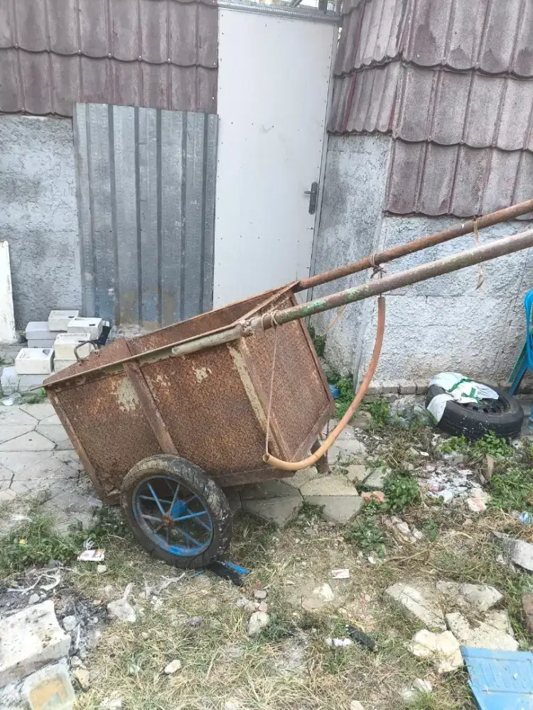 Gerobak angkut barang