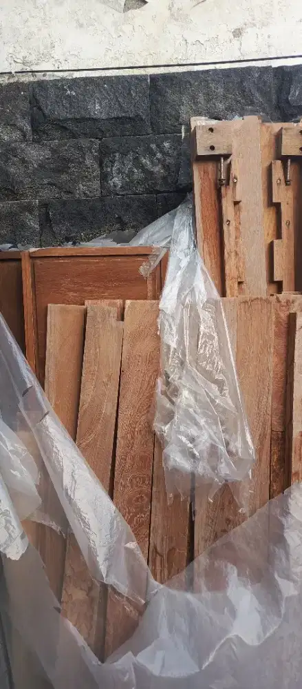 Dipan Kayu Jati Ukuran Ranjang Queen Size