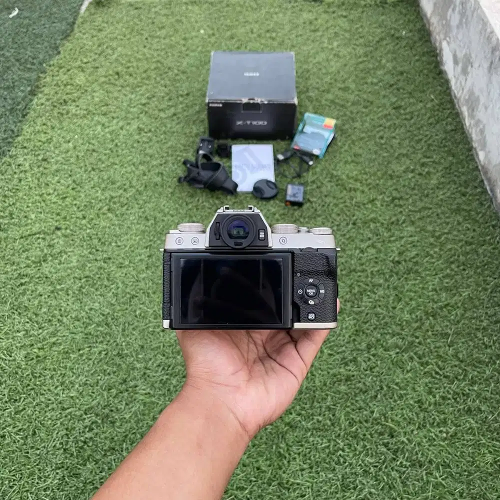 Mirrorless Fujifilm X-T100 Lensa Kit 15-45mm OIS Fullset Dus Box