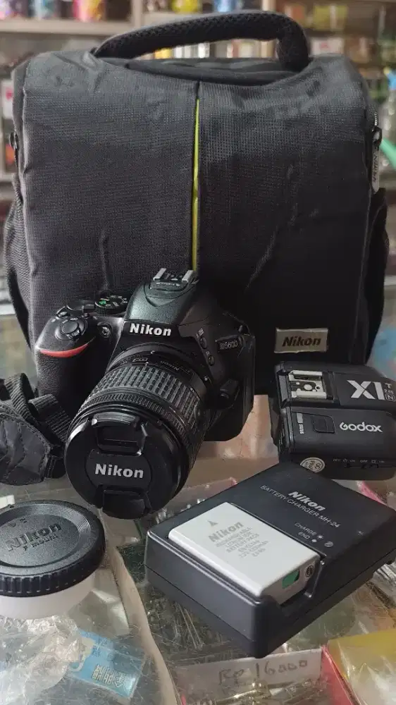 Nikon D5600 + Kit 18-55 VR Second + godox x1t