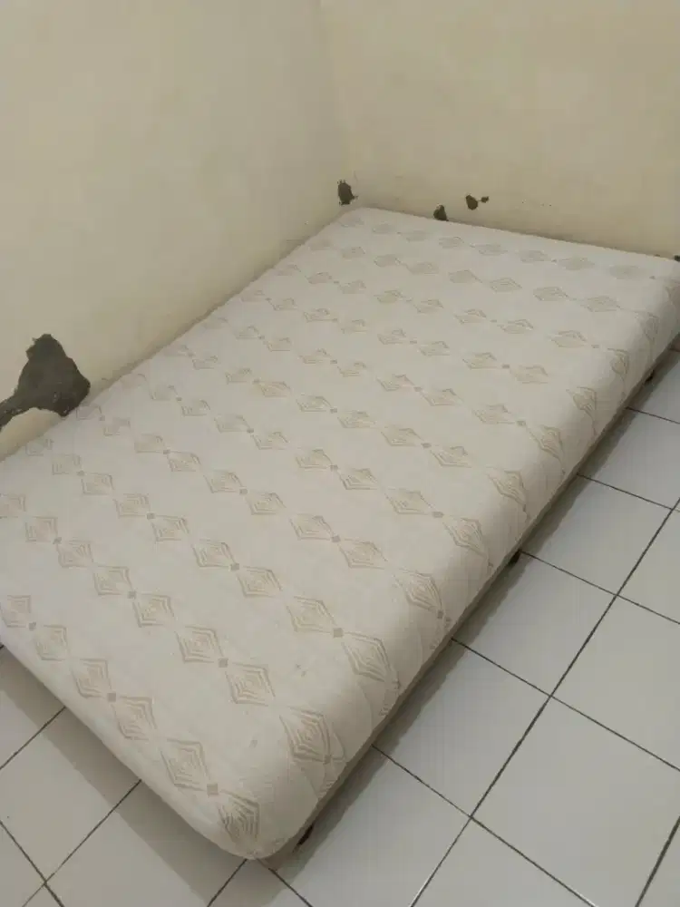 Dijual kasur springbed masih baru banget harga 950.000 net