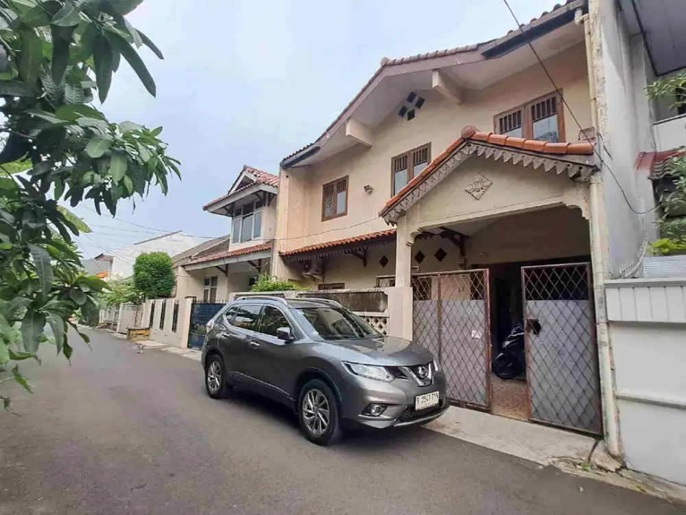 Jual cepat rumah terawat di Rawamangun, SHM, jalan depan lebar 2 mobil, komplek aman, teduh, banyak taman, harga 4M nego