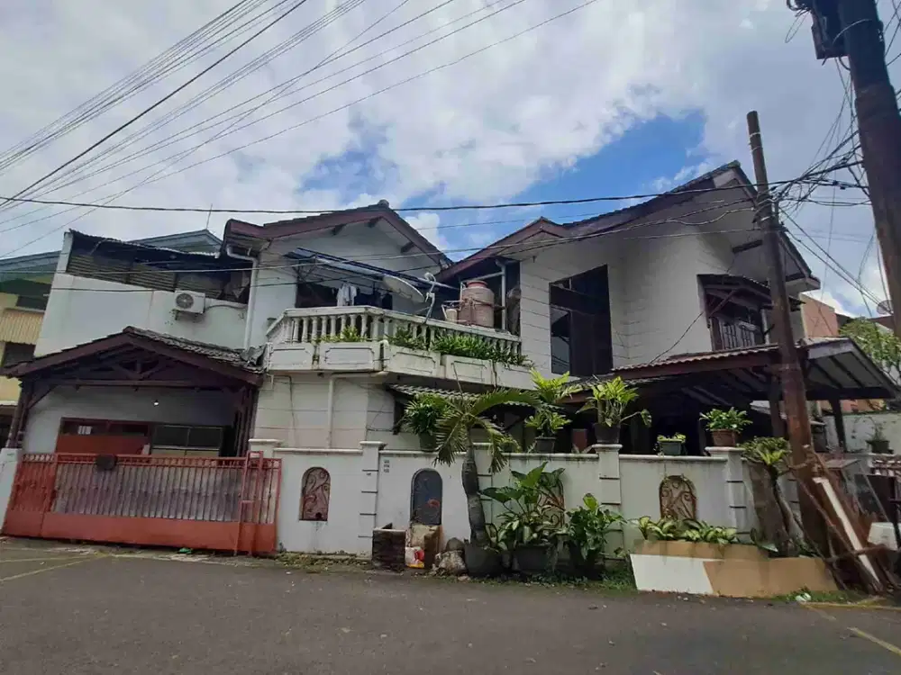 Jual Cepat Rumah 2 Lantai di Slipi, LT  220m2, LB 385m2, Slipi, SHM, Rp 6M nego