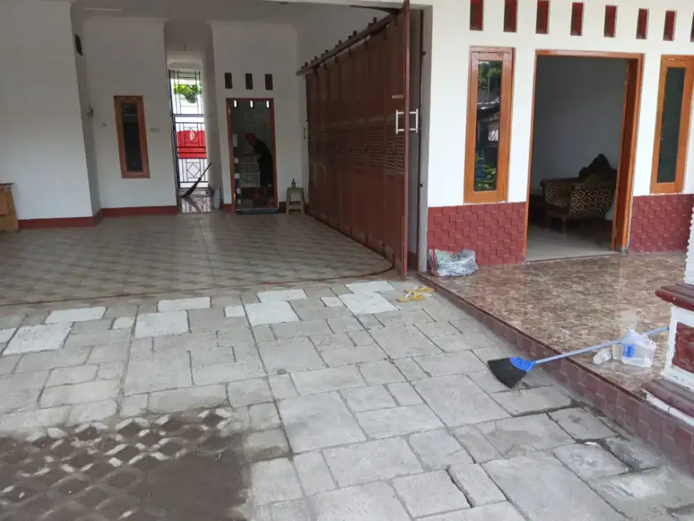 DIJUAL RUMAH Beserta 3 Kosan