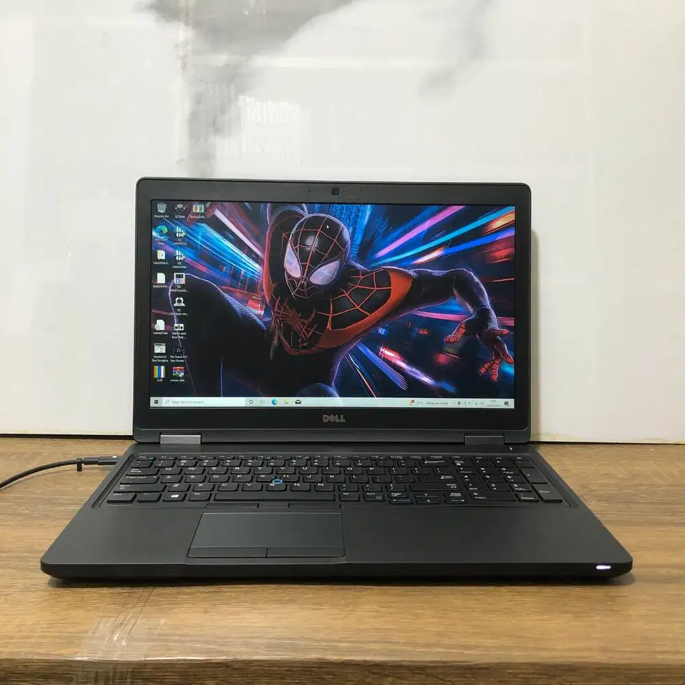 DELL PRECISION 3520 INTEL XEON 16/512 *RSK