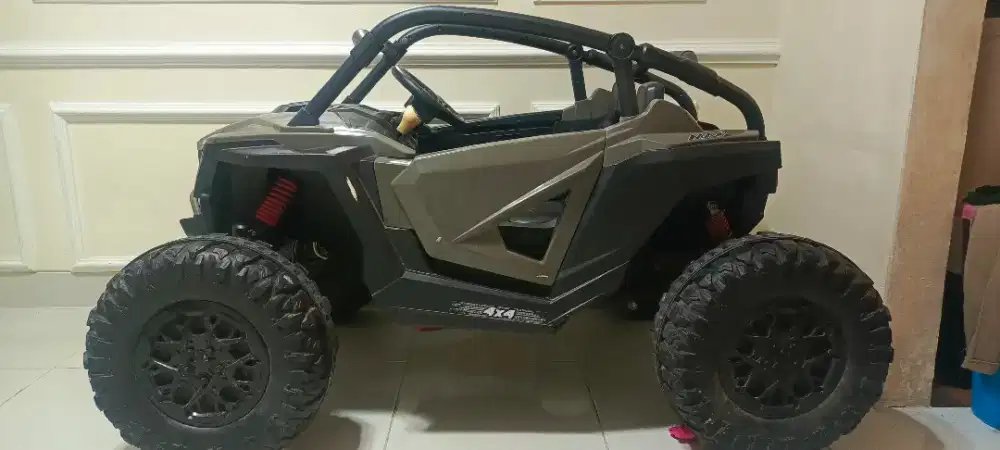 Dijual mobilan aku + remot