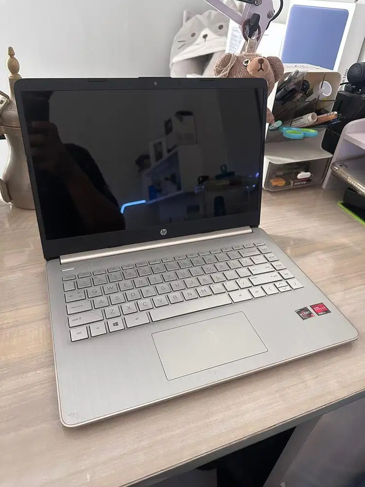 Laptop HP 14s Ryzen 3 Fullset