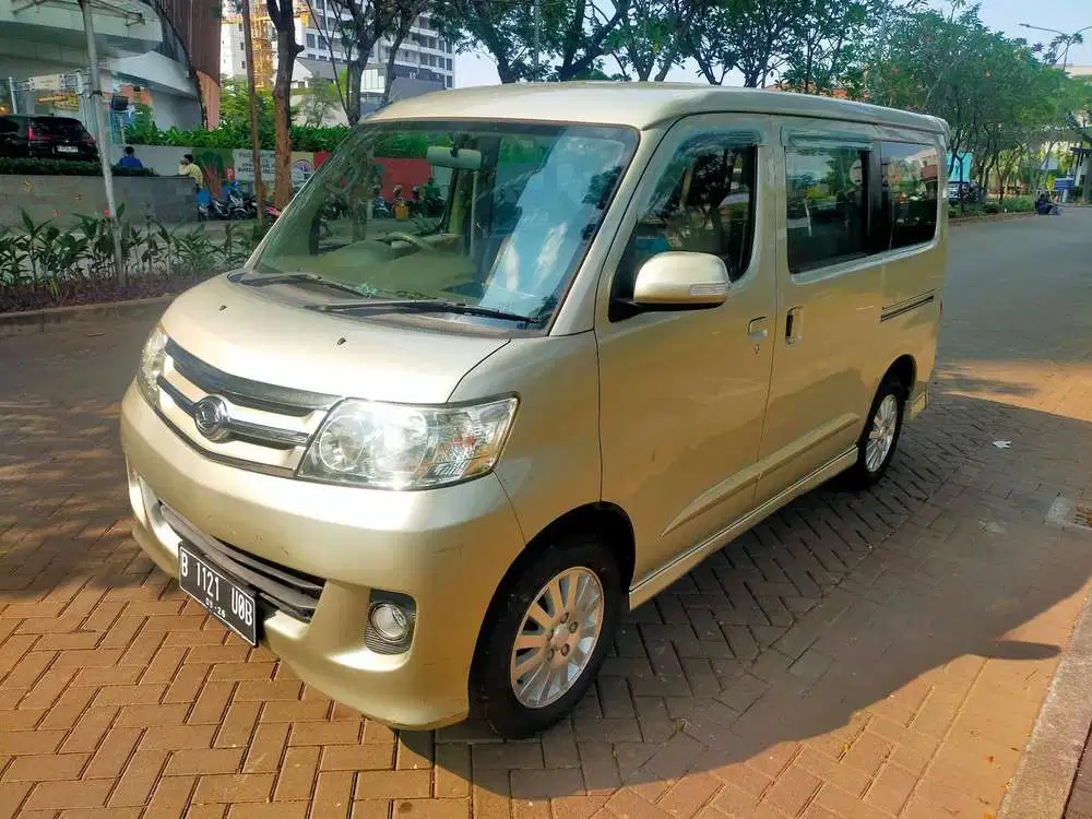 Daihatsu Luxio 2011 Bensin