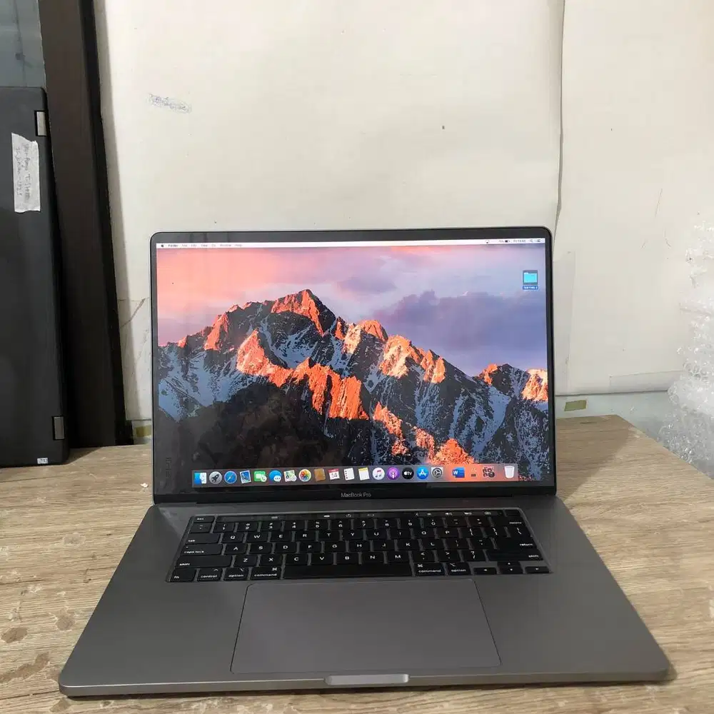 Macbook pro toucbar 2019 i7 *RSK