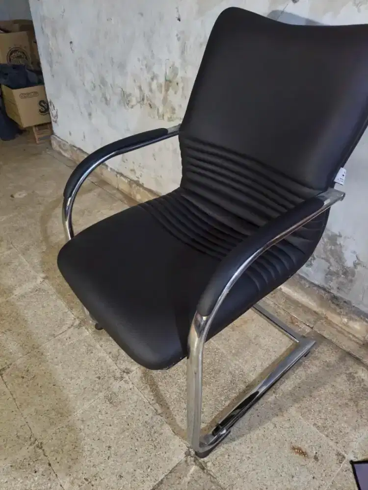 Di Jual bangku/kursi kantor.