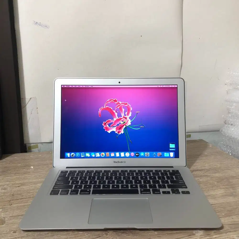 Macbook Air 13 Inch 2017 i5 *RSK