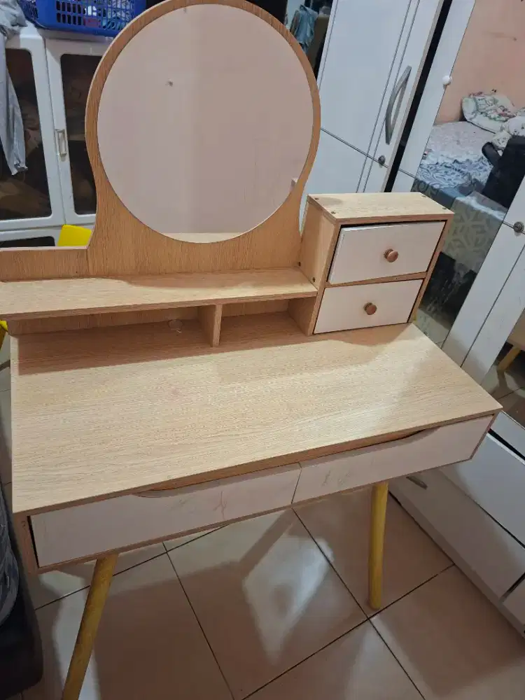 Meja Rias Jual Cepat