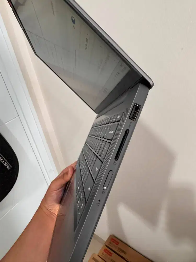 Lenovo Ideapad Slim 3 - 7DID ( Ex Demo Display Mulus 100% )