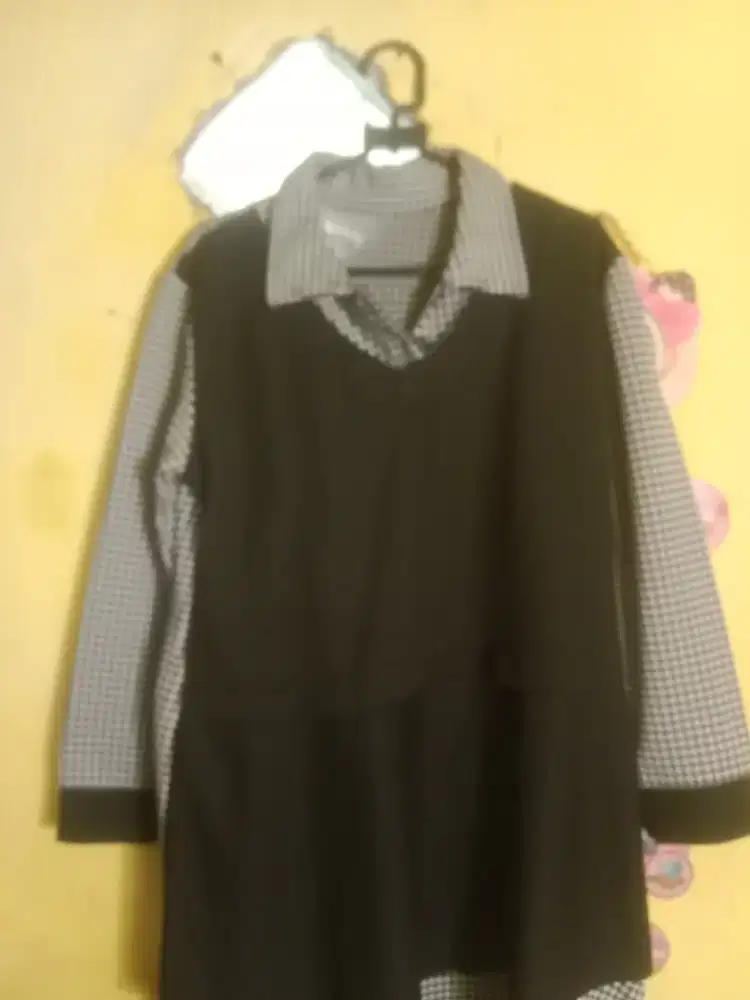 Baju atasan bekas layak pakai